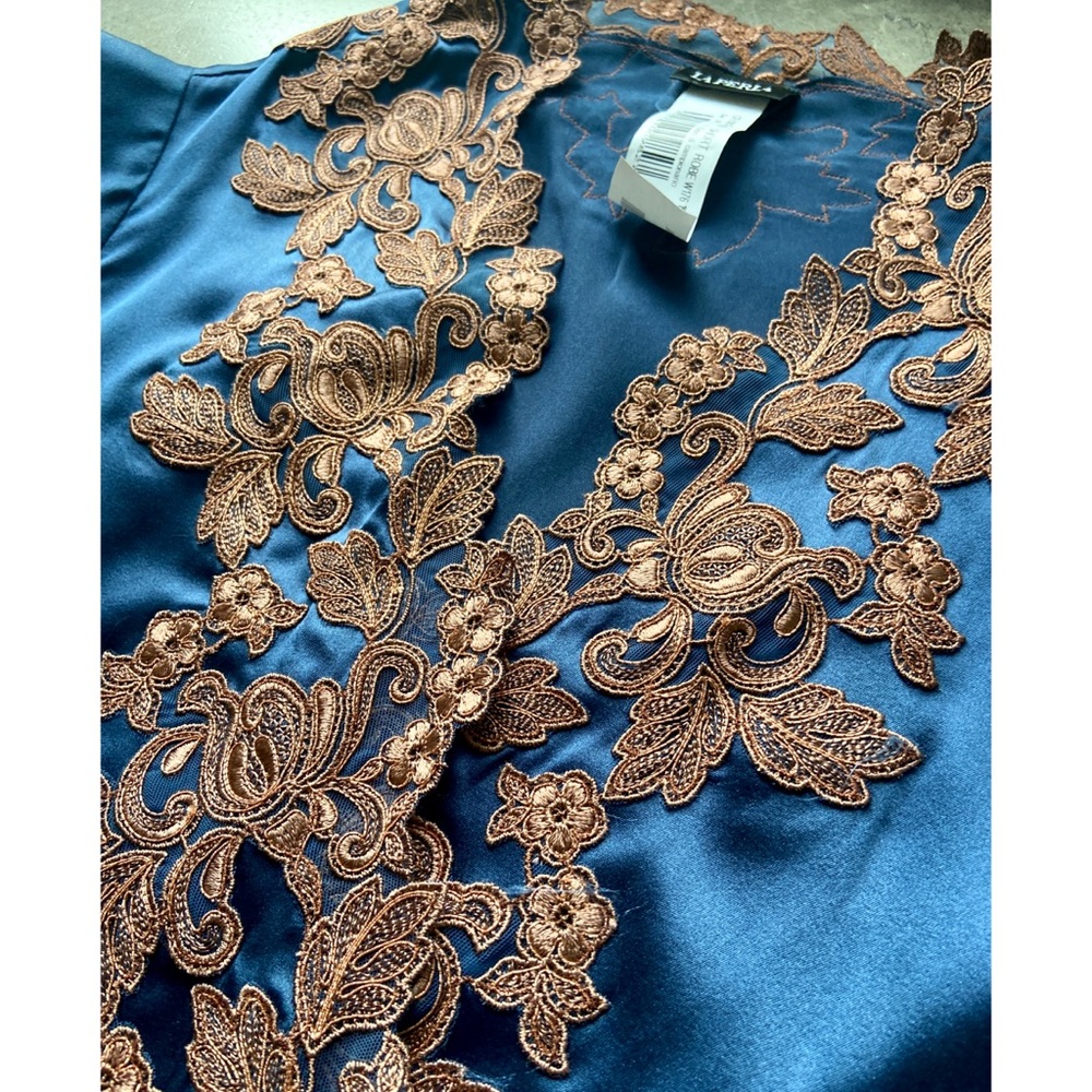 La Perla Silk Short Robe - Picture 2 of 5
